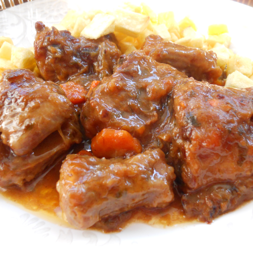GUISADO DE COLA DE RES