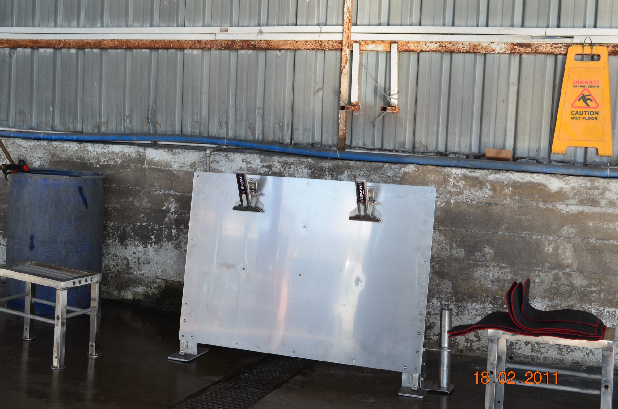 304 KALİTE PASLANMAZ ÇELİK ARABA PASPASI YIKAMA STANDI 