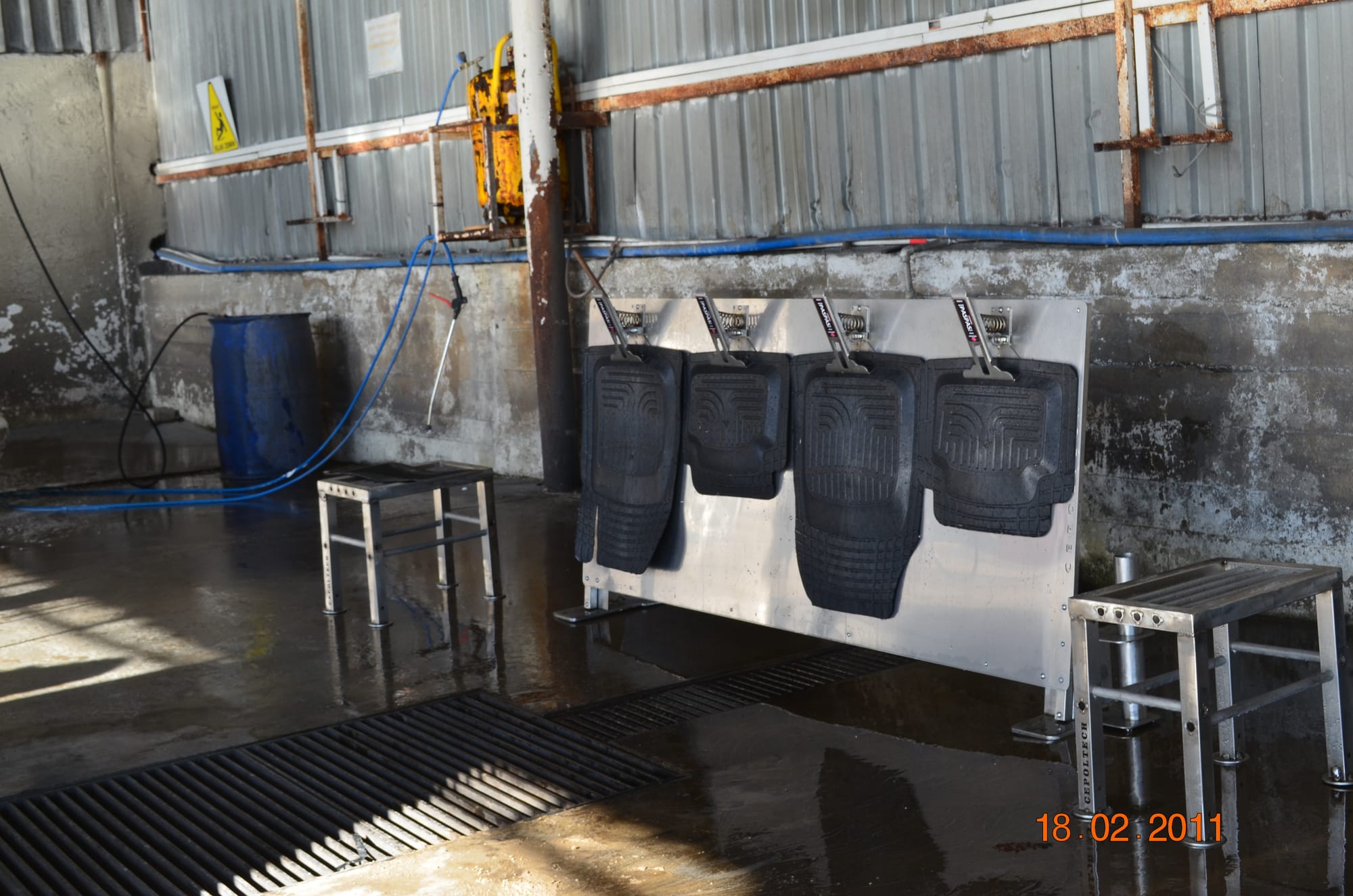 PASLANMAZ 304 KALİTE ÇELİK ARABA PASPASI YIKAMA STANDI