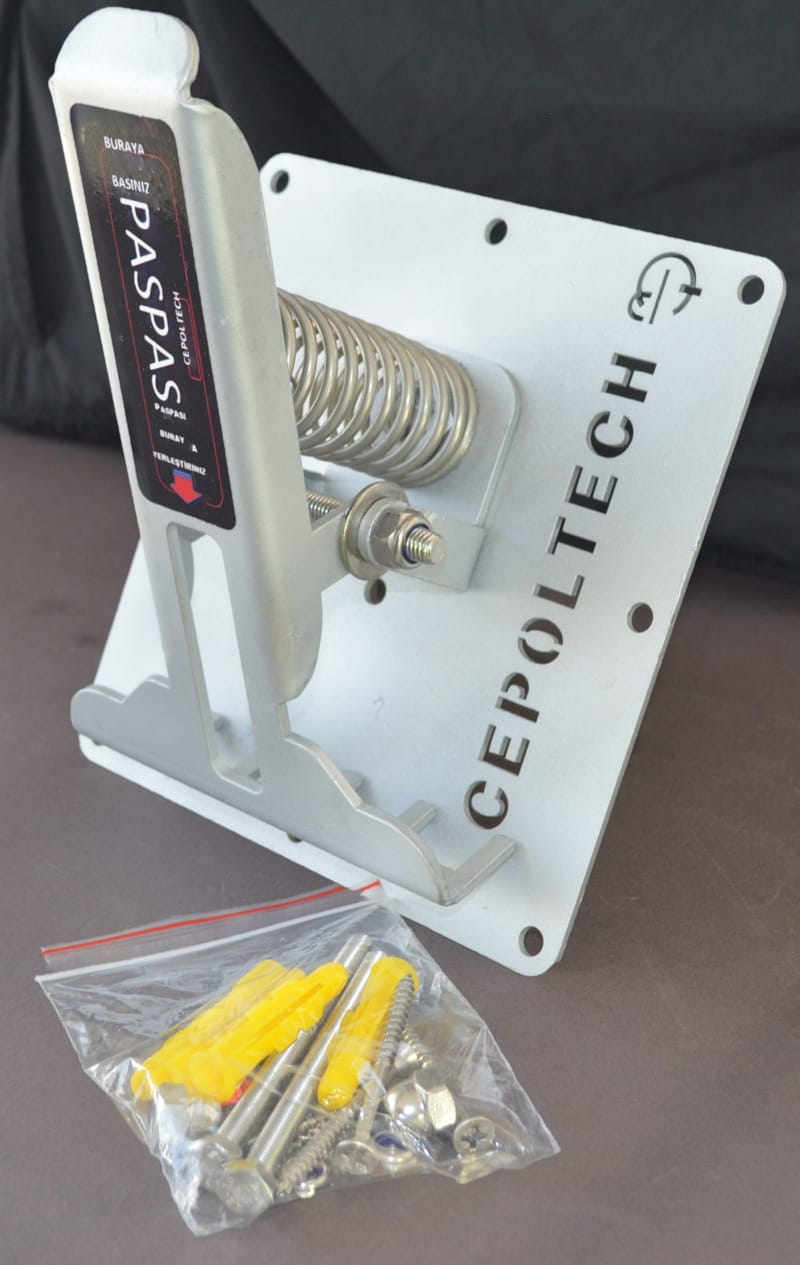 ÇİNKO KAPLAMA ÇELİK(SICAK DALDIRMA ÇİNKO) GALVANİZLİ ARABA PASPASI YIKAMA ASKISI CEPOLTECH  GL-22. ÜRÜN 2 PARÇADAN OLUŞUP ÜST PARÇA 4mm KALINLIKTA VE ALT PARÇA DA 3 mm KALINLIKTAKİ SICAK DALDIRMA ÇİNKO KAPLAMA ÇELİKTEN İMAL EDİLMİŞTİR.