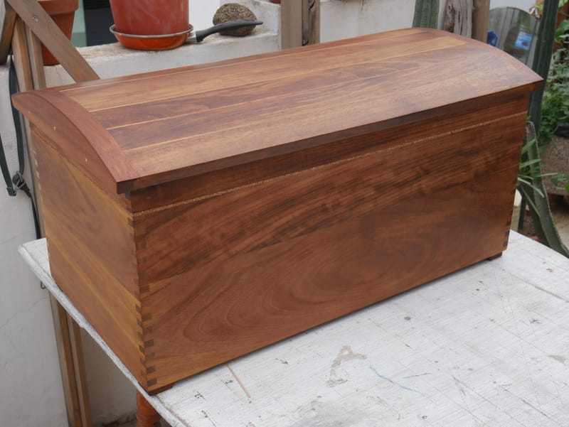 Baul de morera // Chest of morera