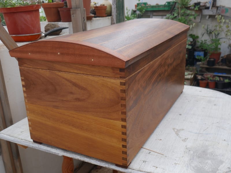 Baul de morera // Chest of morera