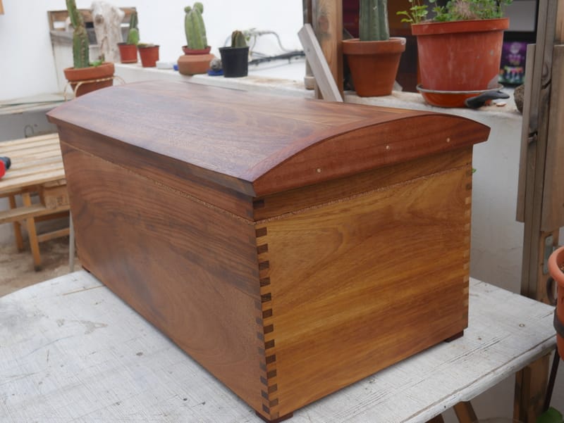 Baul de morera // Chest of morera