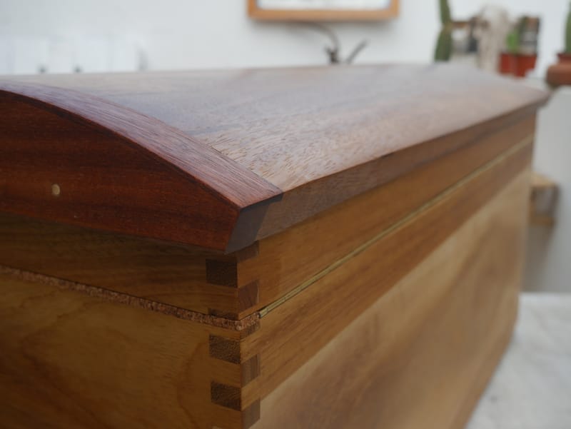 Baul de morera // Chest of morera