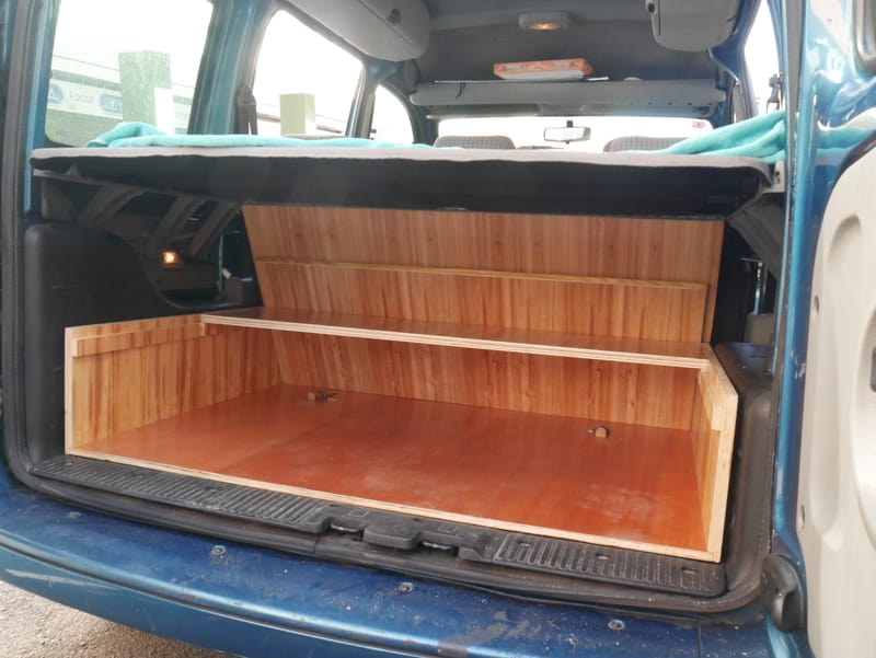 Mueble de un Berlingo // Camper furniture for a Berlingo