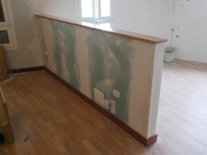 Pared entre salon y cocina // wall to seperate living room and kitchen