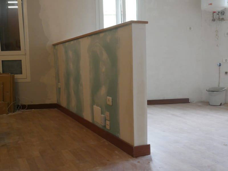 Pared entre salon y cocina // wall to seperate living room and kitchen