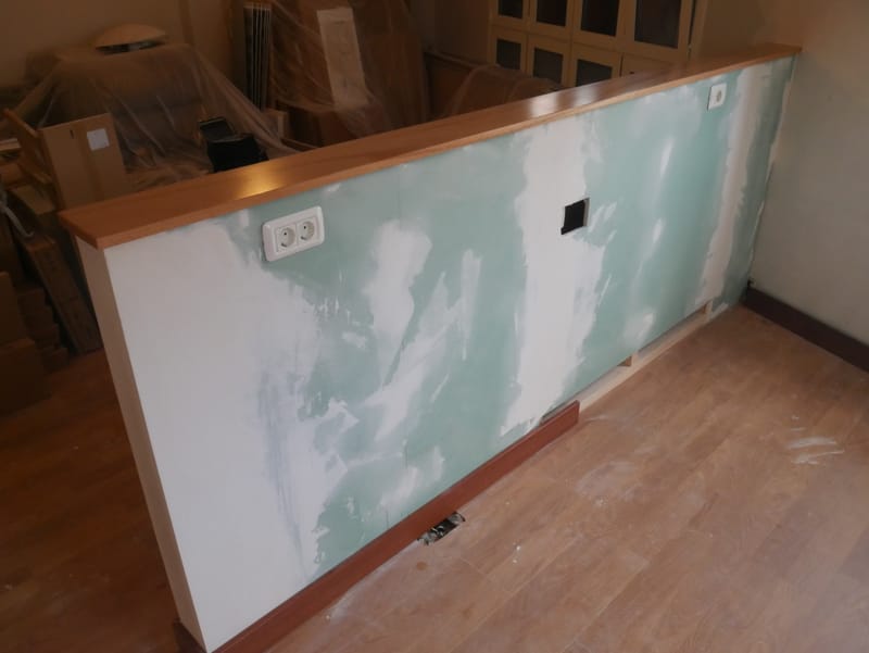 Pared entre salon y cocina // wall to seperate living room and kitchen