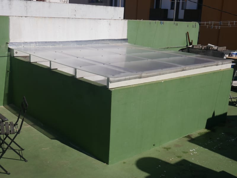 Cubierto de un patio // a small patio roof