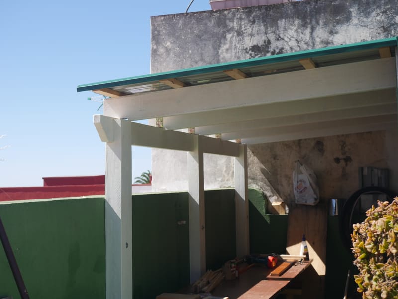 Techo en una azotea // Roof on a rooftop terrace
