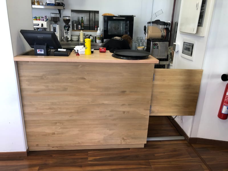 amueblamiento de un cafe // bar and café furniture