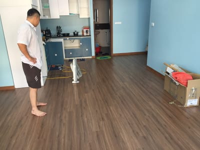 Su khac biet giua san go cong nghiep va san nhua PVC