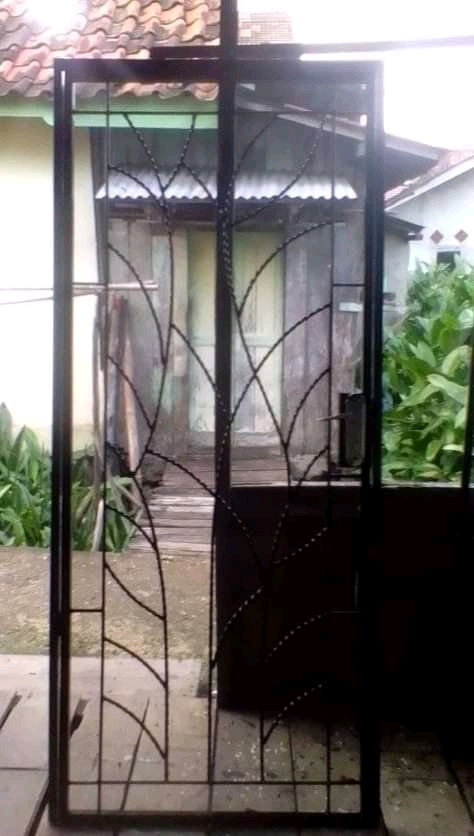 Pintu minimalis