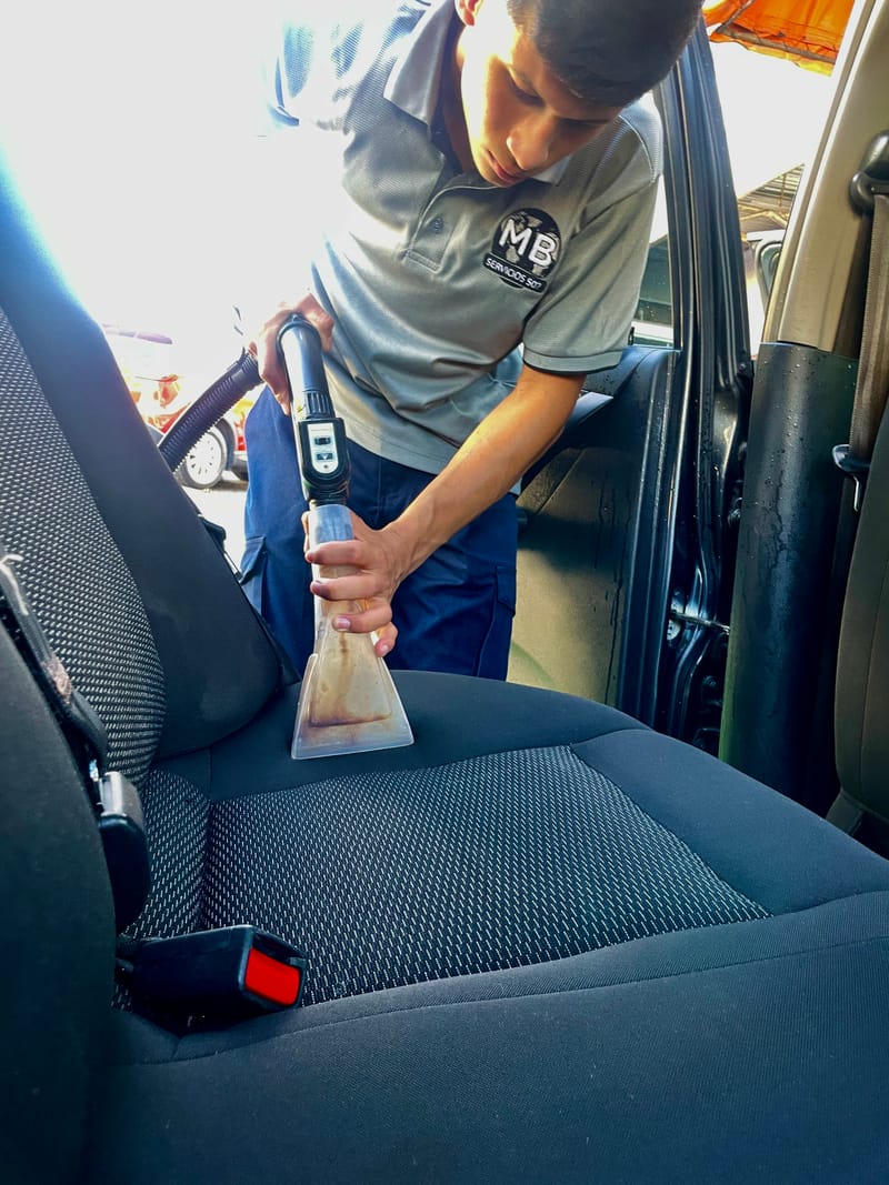 ¿Por qué realizar un detailing automotriz? El cuidado que un vehículo usado necesita para recuperar su valor, estética y protección.