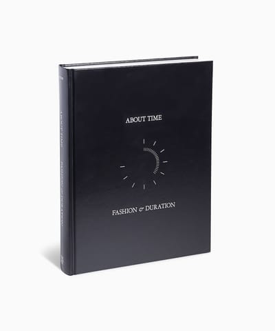 #Translate/ Ấn phẩm ”About Time: Fashion and Duration” nghệ thuật tái hiện với sắc độ Đen và Trắng