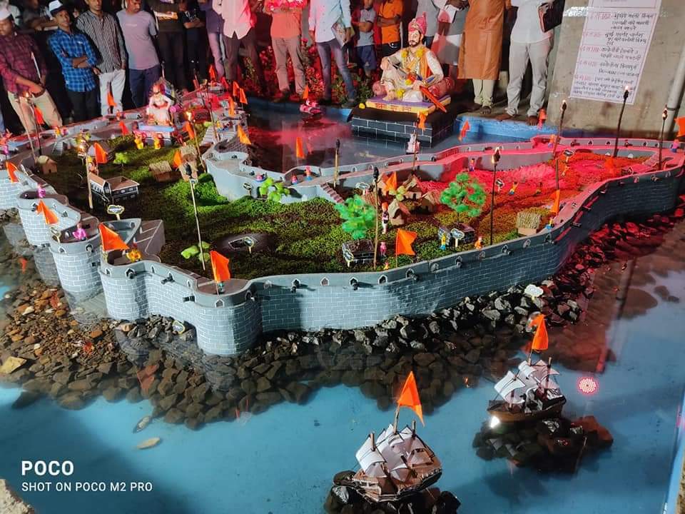 येस क्लब आयोजित  किल्ले बनवा स्पर्धा