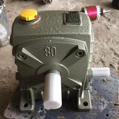 Hop giam toc truc vit LW