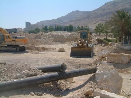 חפירה והריסת מבנים