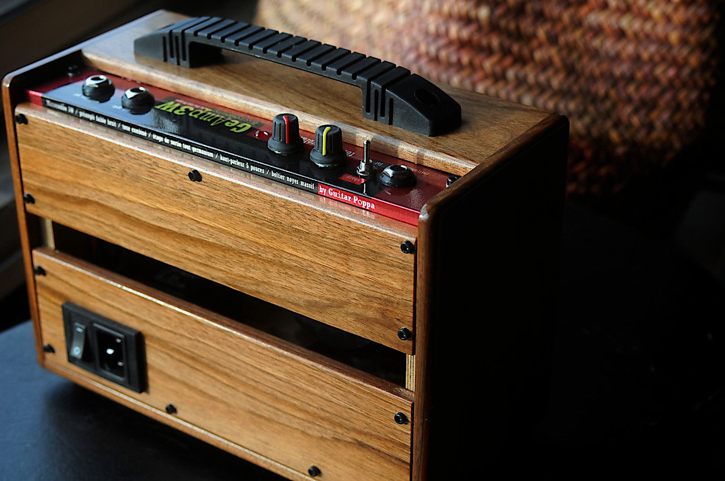 Mini ampli de guitare en noyer