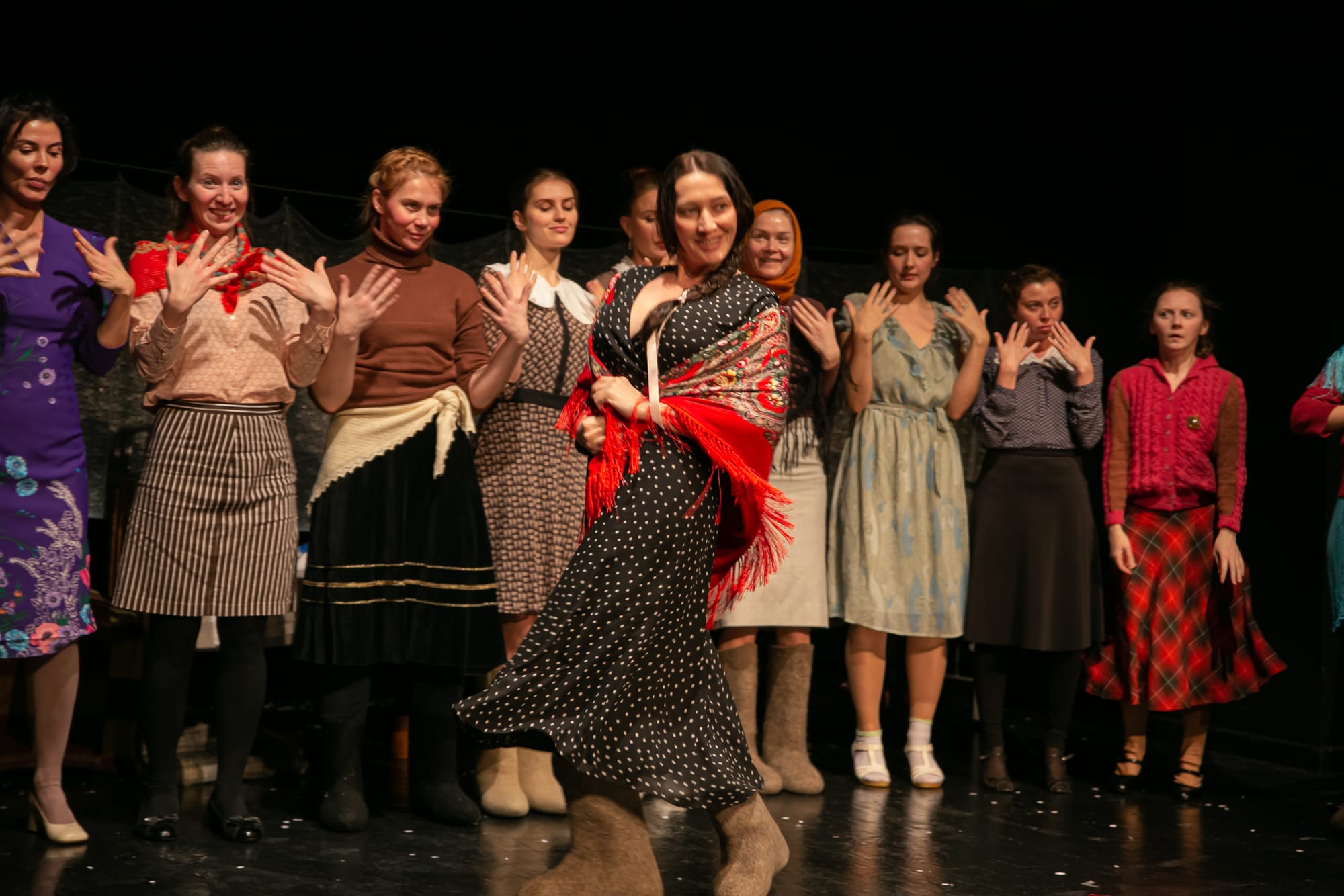 Спектакль "Девчата" по повести Д. Бедного от режиссера Анны Галиновой