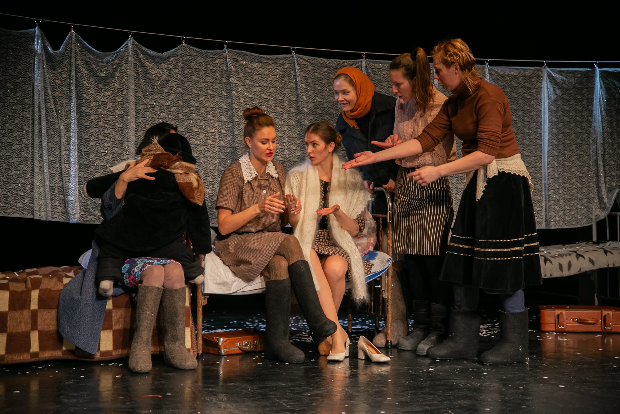 Спектакль "Девчата" по повести Д. Бедного от режиссера Анны Галиновой