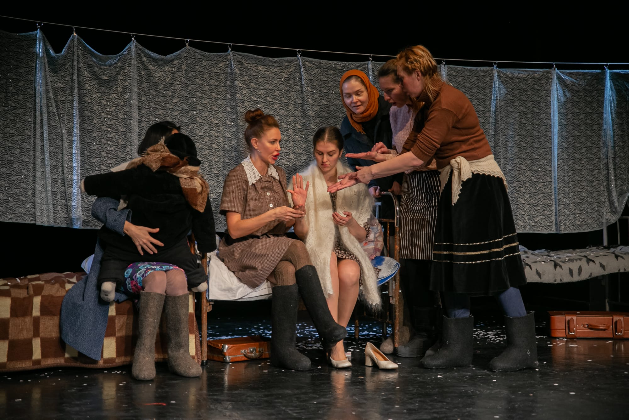 Спектакль "Девчата" по повести Д. Бедного от режиссера Анны Галиновой