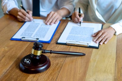 Advantages and Disadvantages of Hiring a Family Law Attorney