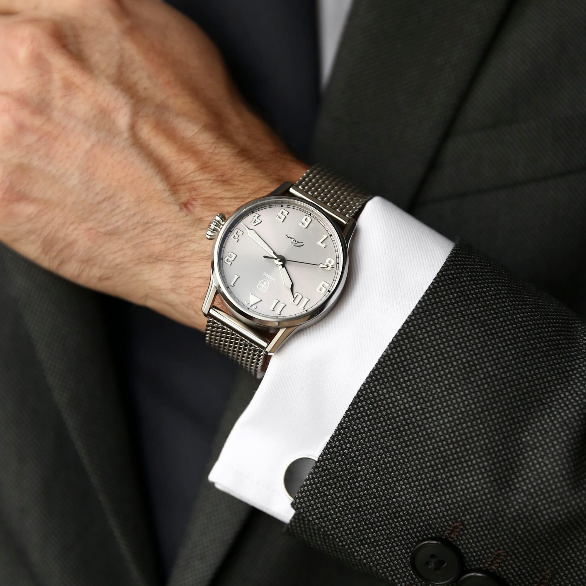 Biatec_Corsair_CS_04_wrist_tuxedo