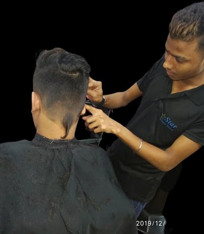 MODEL HAIR CUTTING SALON