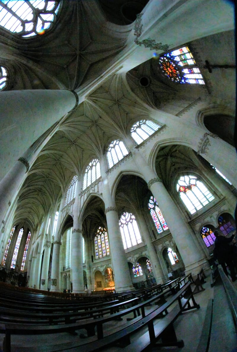 Ultra grand angle et contre plongée. Les monuments.