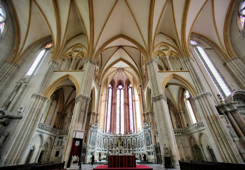 Ultra grand angle et contre plongée. Les monuments.