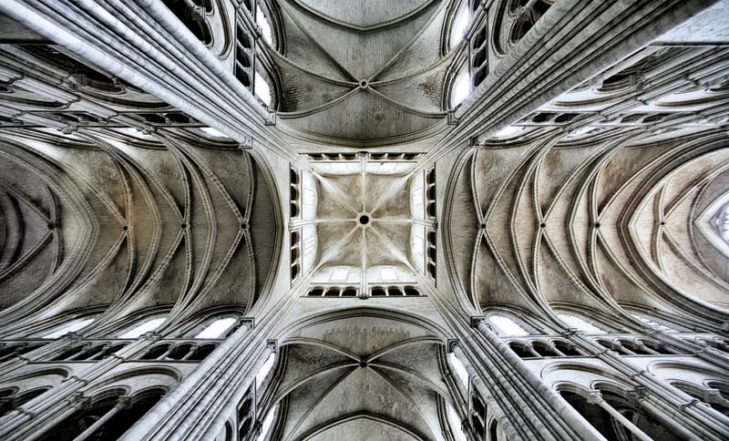 Ultra grand angle et contre plongée. Les monuments.