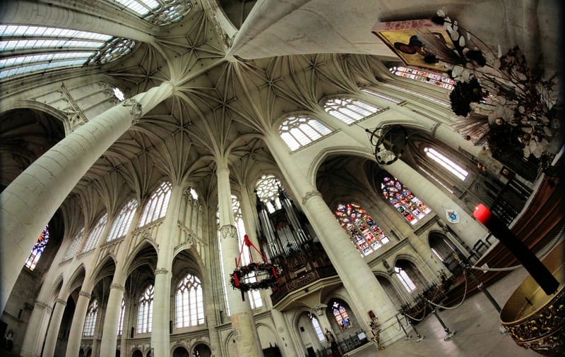 Ultra grand angle et contre plongée. Les monuments.