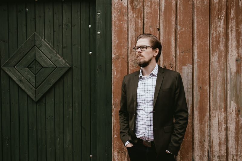 Dziesminieks, diriģents, kormeistars, skolotājs un multi instrumentālists Renārs Veličko izdod debijas albumu "#1"