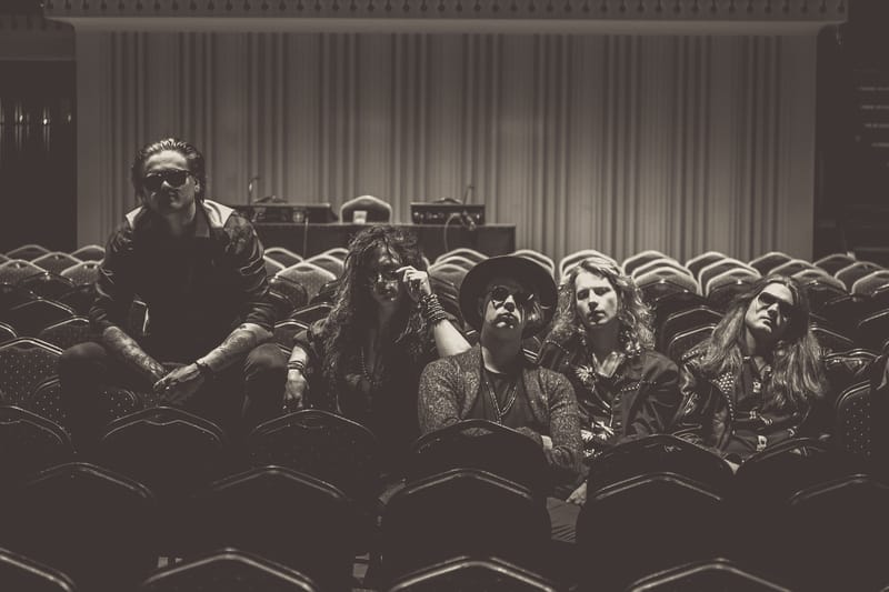 Grupa “Quickstrike” izdod otro singlu “Rebel Radio” kopā ar videoklipu no gaidāmā debijas albuma “None of a Kind”.