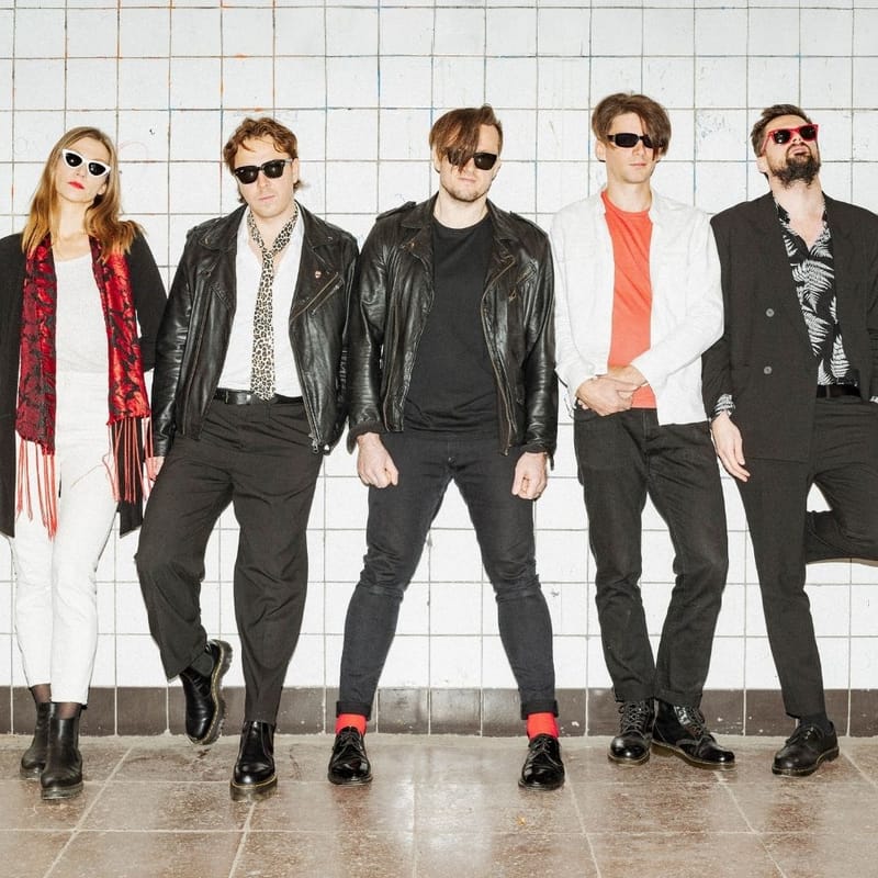 “Balts Ferrari” –grupa “Rīgas Modes”izdod jaunu singlu