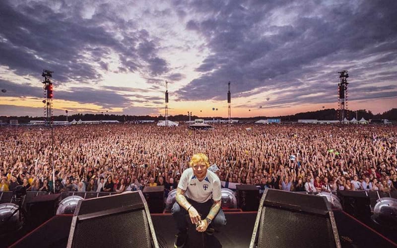 Ed Sheeran koncertos nedrīkstēs ienest pašiņkātus