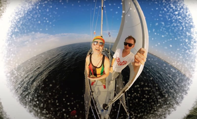 Gatis Mūrnieks un Horens Stalbe ar saulainu regeju aicina darīt!