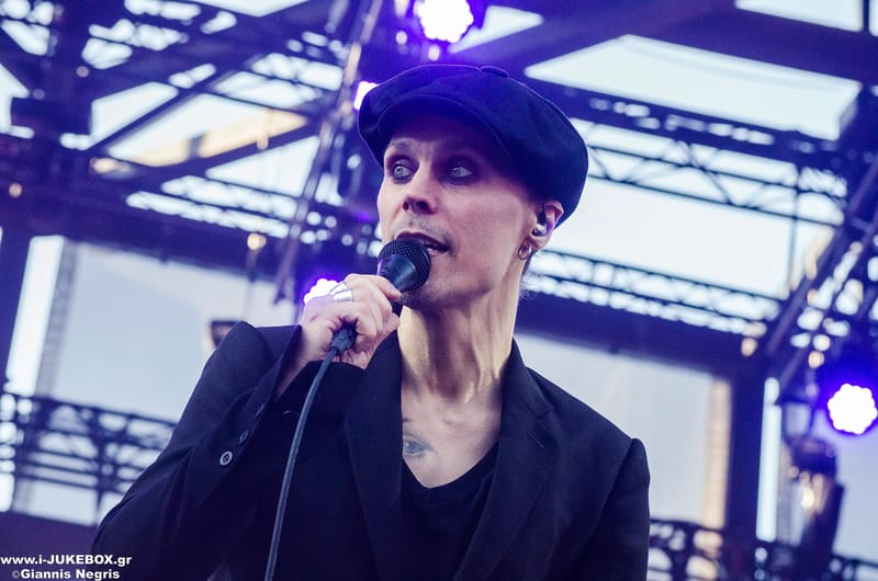 Leģendārās somu grupas “HIM” līderis Latvijā prezentēs savu jauno soloalbumu: “Tas irtilts starp HIM un nākotni”