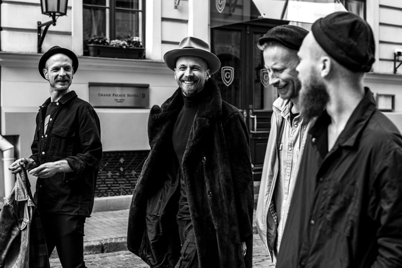 Bad habits jauns singls "Fools parade"