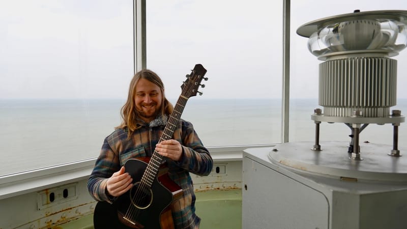 Reinis Jaunais pošas ceļā uz Balkāniem un izlaiž "Viesuļvētras" video