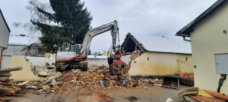 Der Bagger rollt...