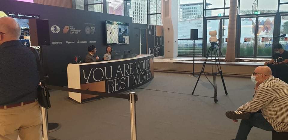 นายสหพล นาควานิช นายกสมาคมกีฬาหมากรุกสากลแห่งประเทศไทย เข้าร่วมชมงานแข่งขันชิงแชมป์โลก 2021 ที่ดูไบ