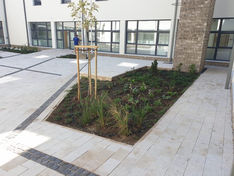 Balatonfüred, Lóczy Lajos gimnázium belső udvara