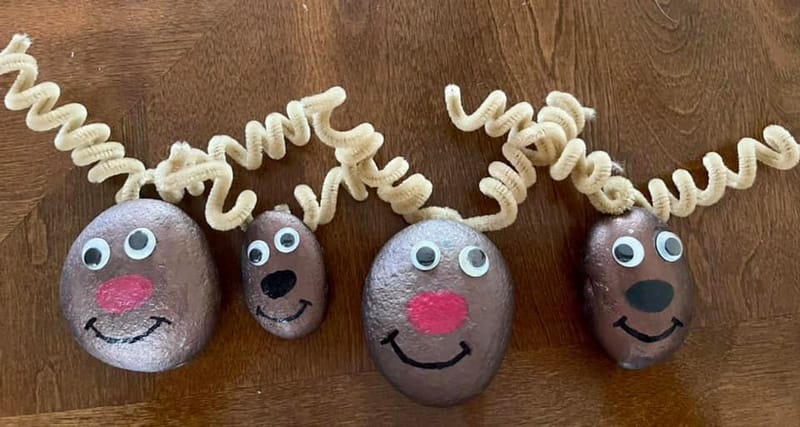 4 REINDEER ROCKS HIDDEN IN ALASKA