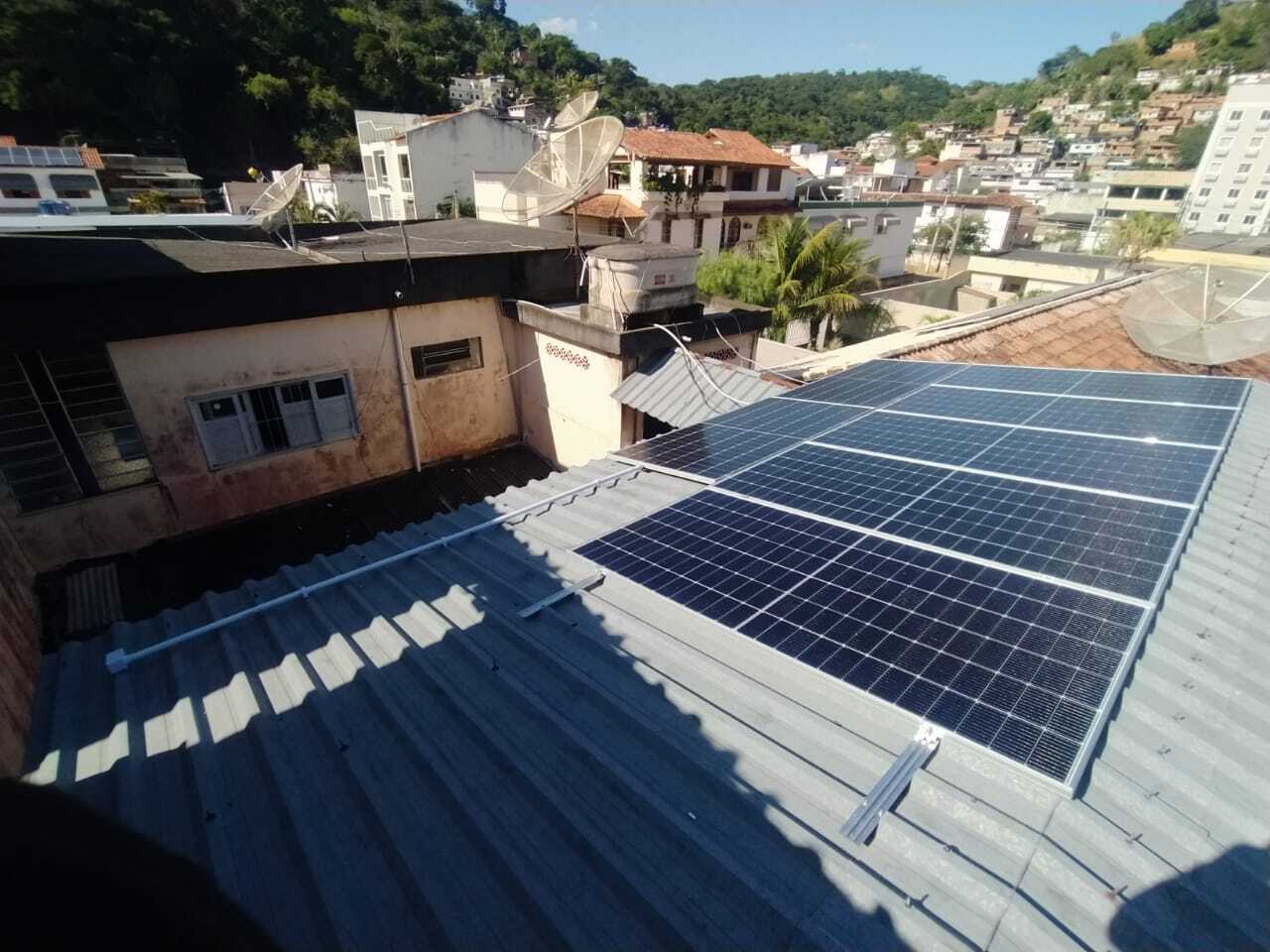 Produção média 400 Khw/mês 