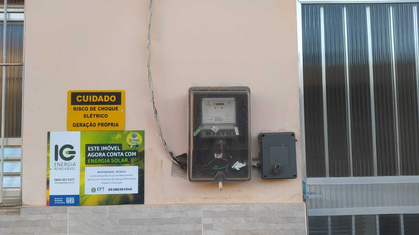 Produção média 400 Khw/mês 