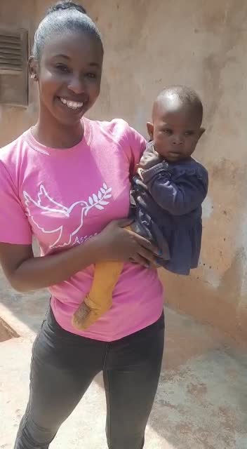 Fille de la maman mentalement handicapée