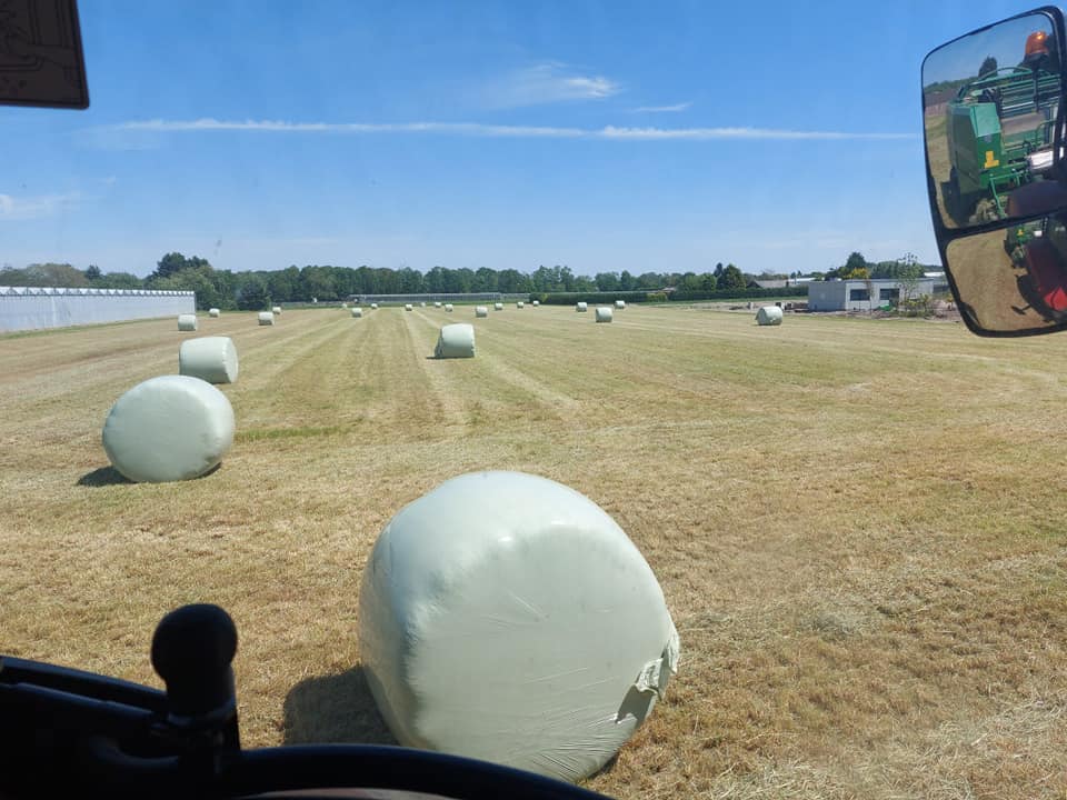 Maaien, schudden, rellen persen en wikkelen