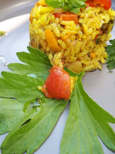 gelbes Pfannengemüse mit Kurkuma Reis